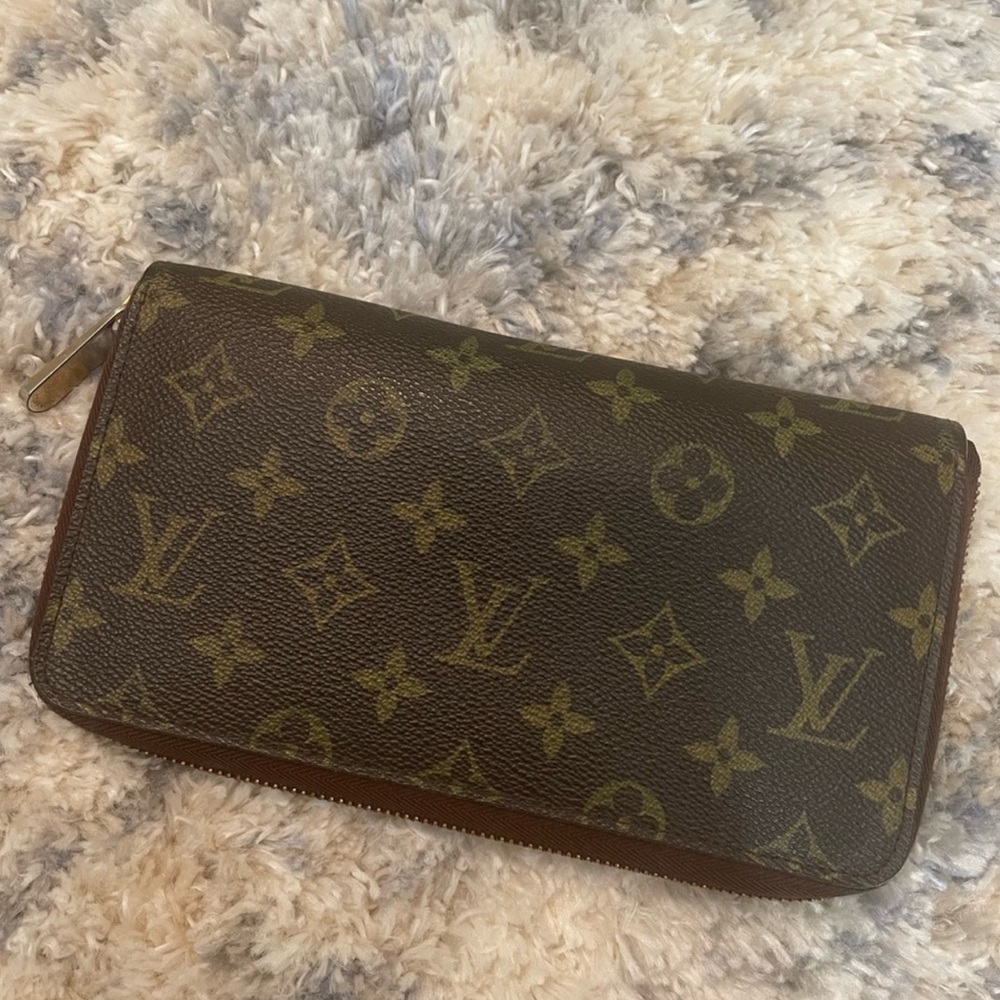 Louis Vuitton Zippy Wallet Monogram Organizer